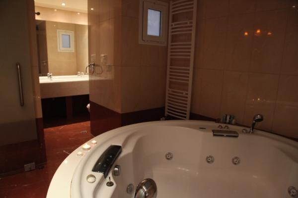 JACUZZI
